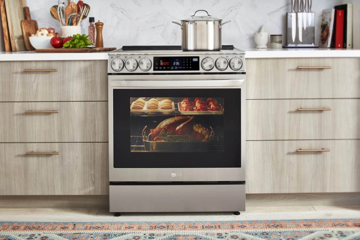 LG Electric Ranges  Single or Double Ovens and Powerful Stoves