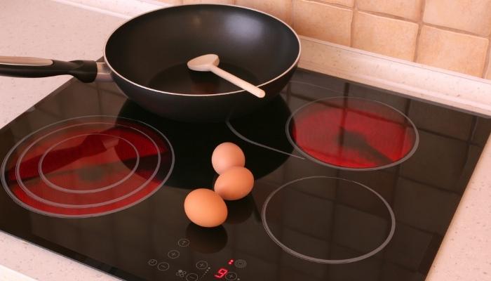 Electric cooktop with pan & eggs