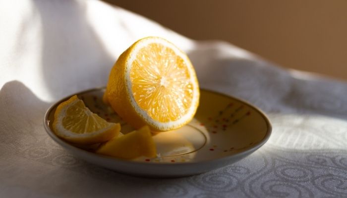 plate of lemons