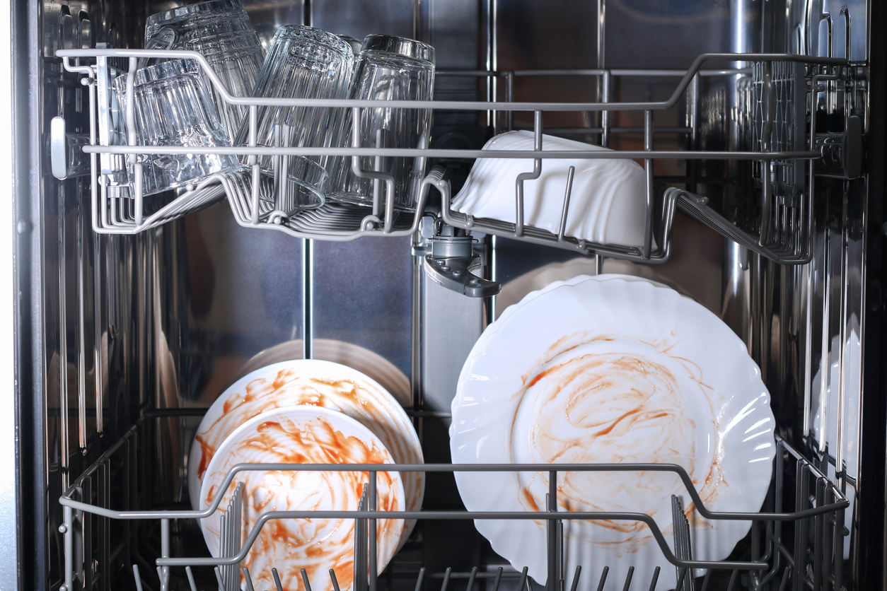 https://d12mivgeuoigbq.cloudfront.net/assets/blog/blog_appliances/Q1_2022/dishwasher-features-soiled.jpg