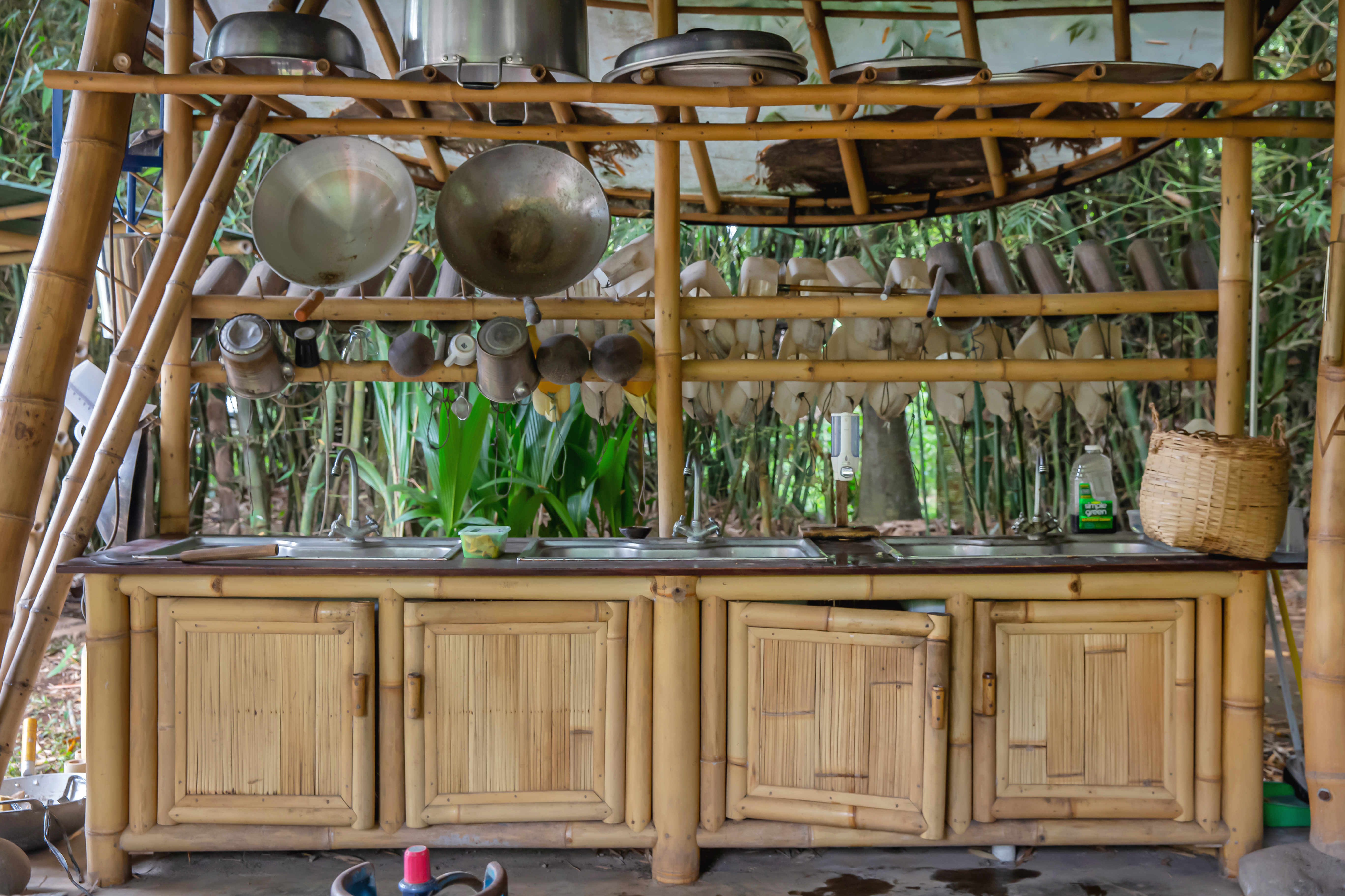 Tiki-style rattan cabinets in an outdoor kitchen 