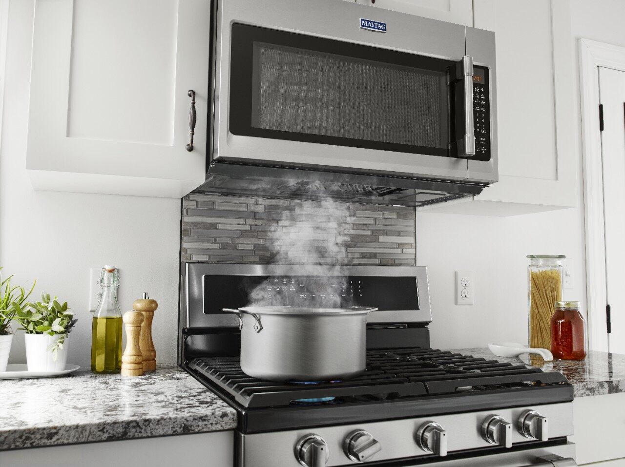 The Maytag mmv4206fz over the range microwave over a gas range 
