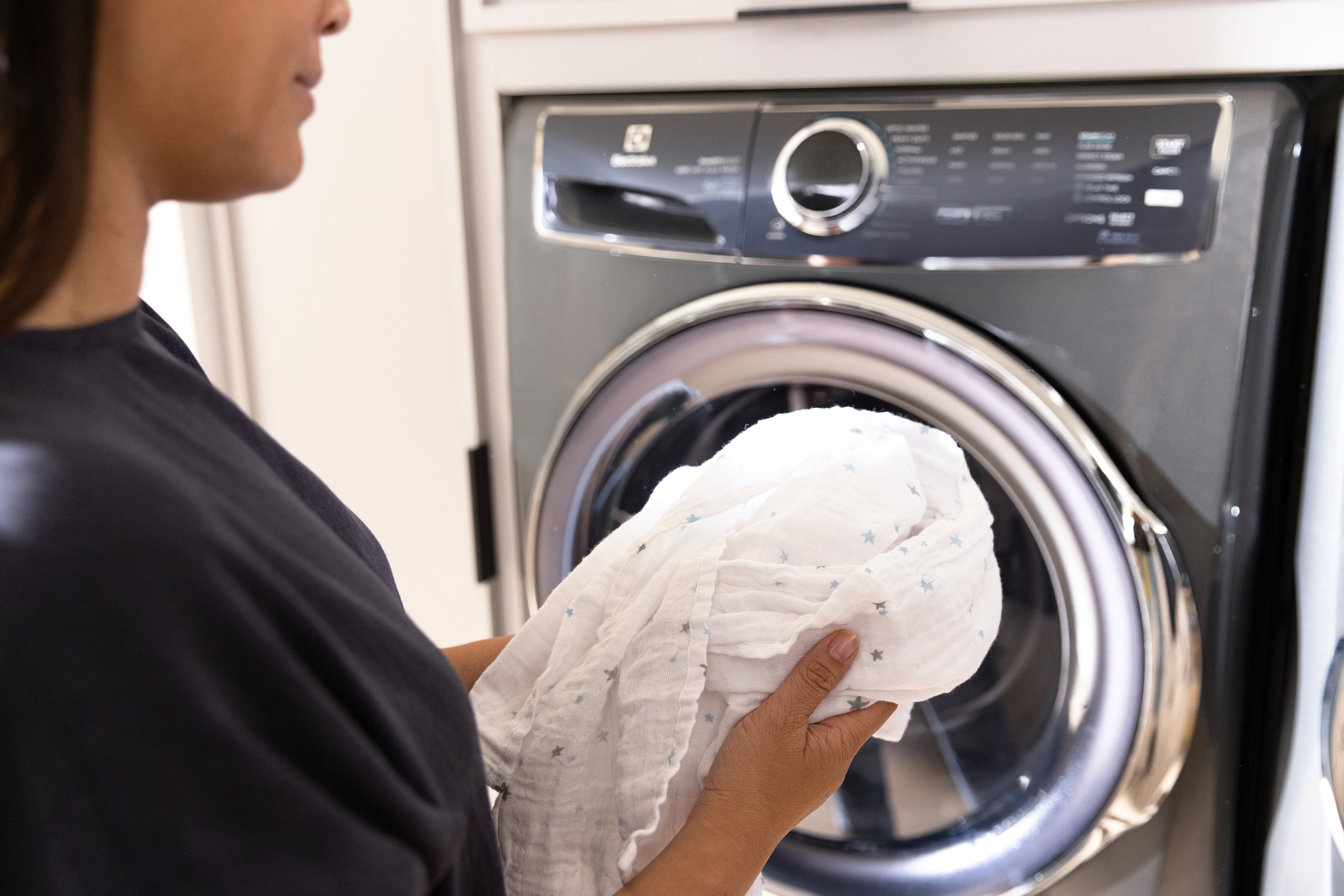 How to kill mold on a Front load washer You need: Bleach Gloves