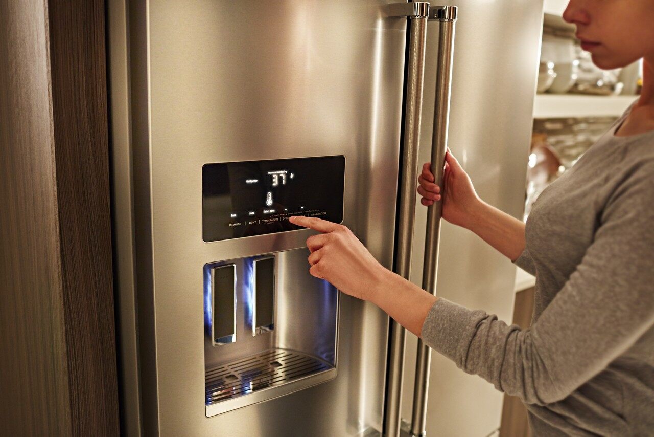 https://d12mivgeuoigbq.cloudfront.net/assets/blog/blog_appliances/kitchenaid-brand-fridge.jpeg