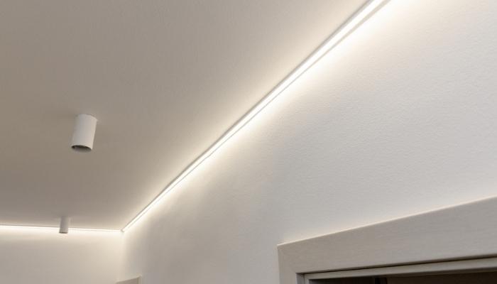 Led light at the edge of ceiling