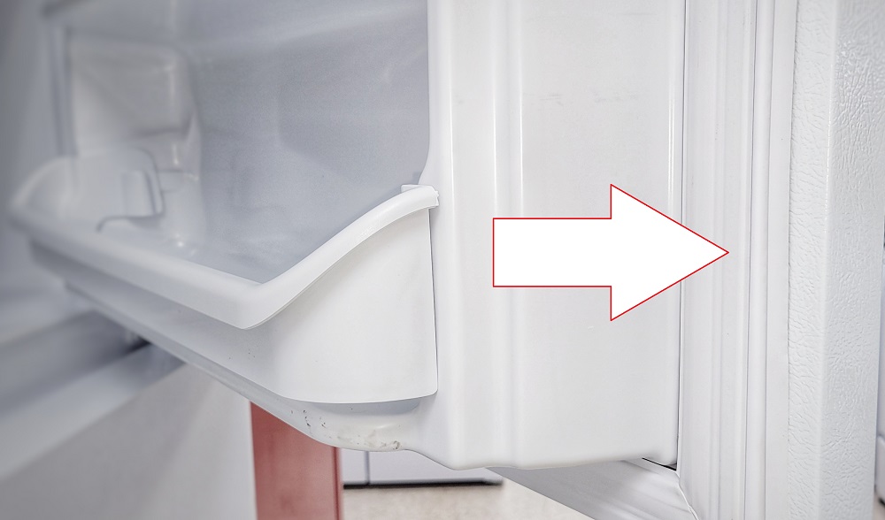 freezer leaking cold air