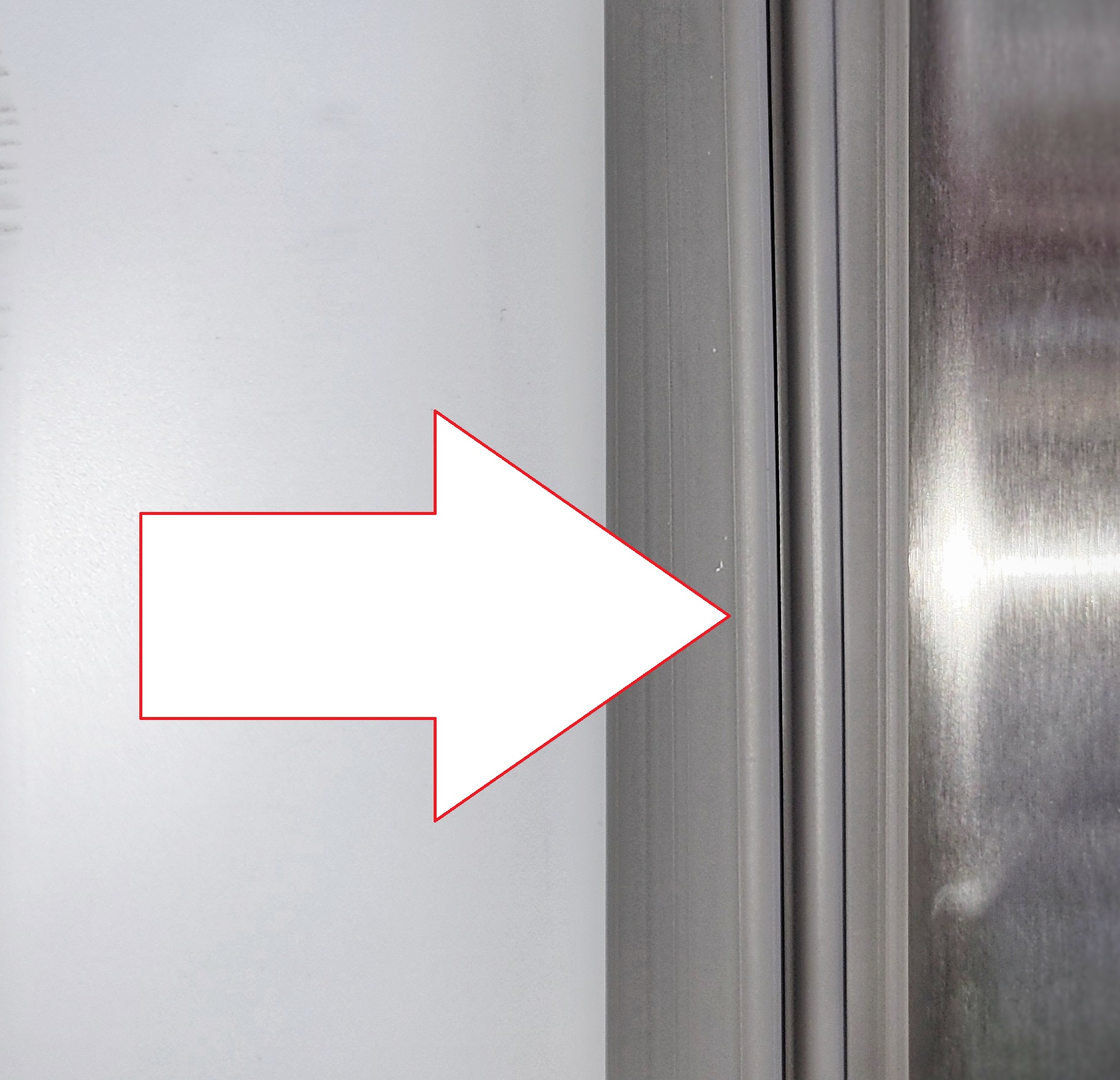 the-simple-trick-that-shows-if-your-refrigerator-is-leaking-cool-air