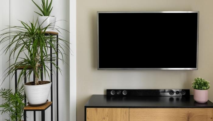 Smart tv with soundbar