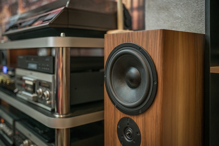 Home sound system made of natural wood. 