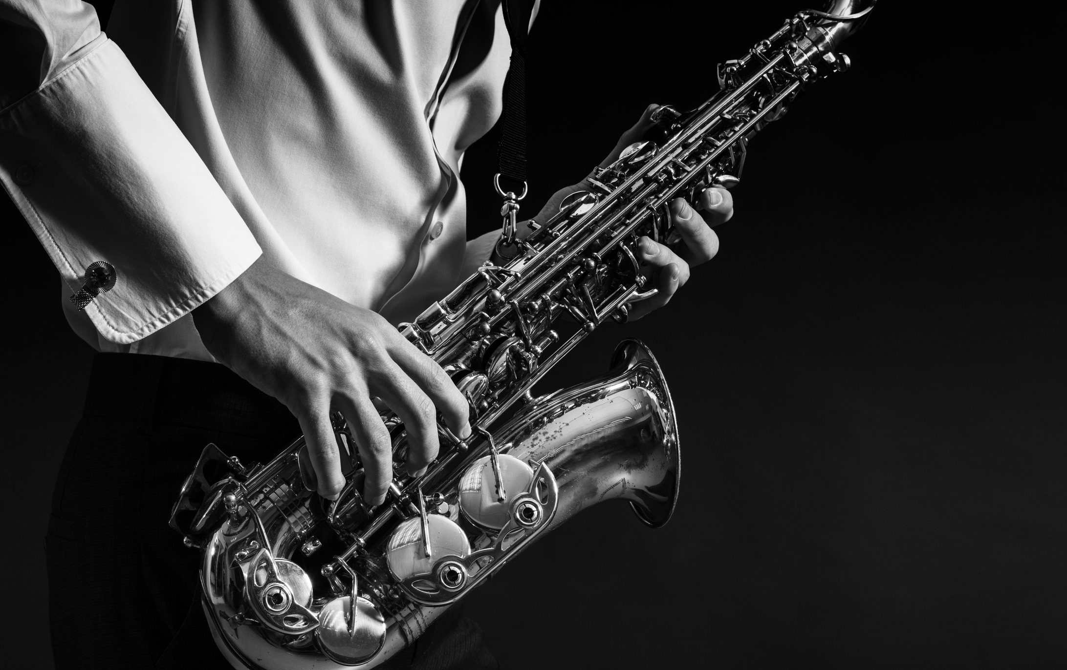 jazz musician playing het saxophone 