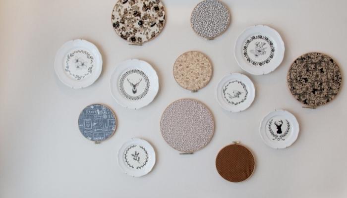 Decorative plates on a wall