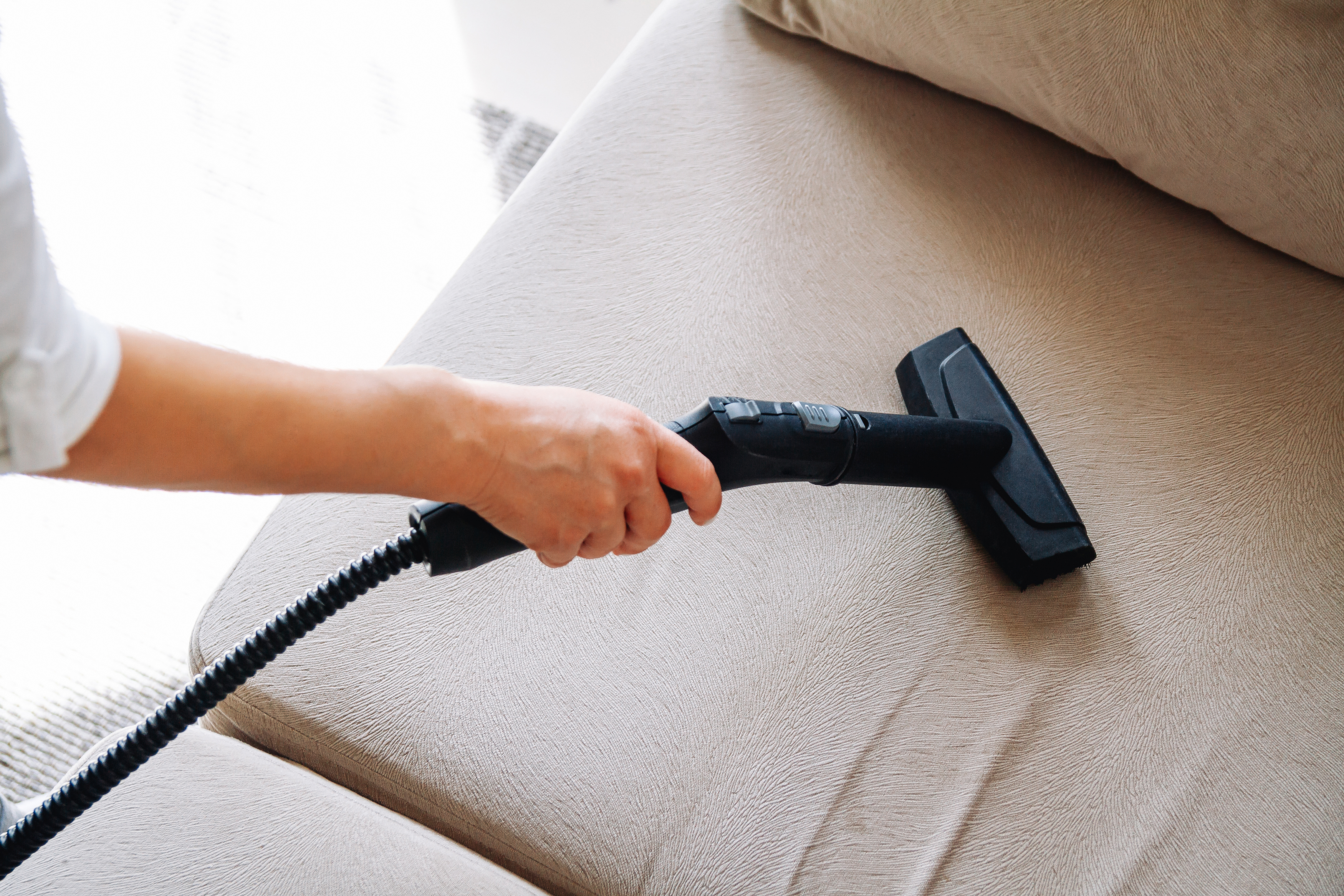 How to Clean a Fabric Chair With a Steam Cleaner