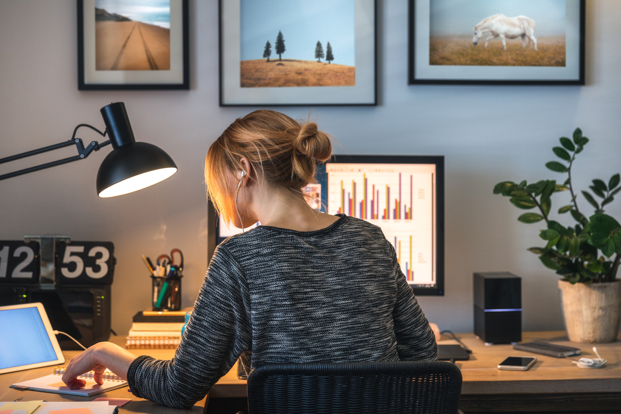 How to Clean Your Work Desk