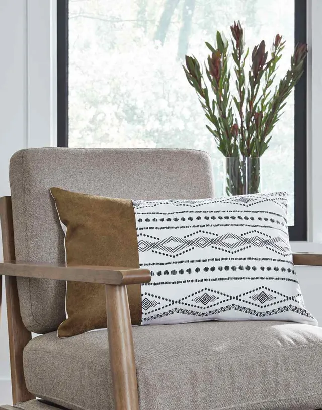 Elevate Your Home Decor with a Casual Pillow Arrangement