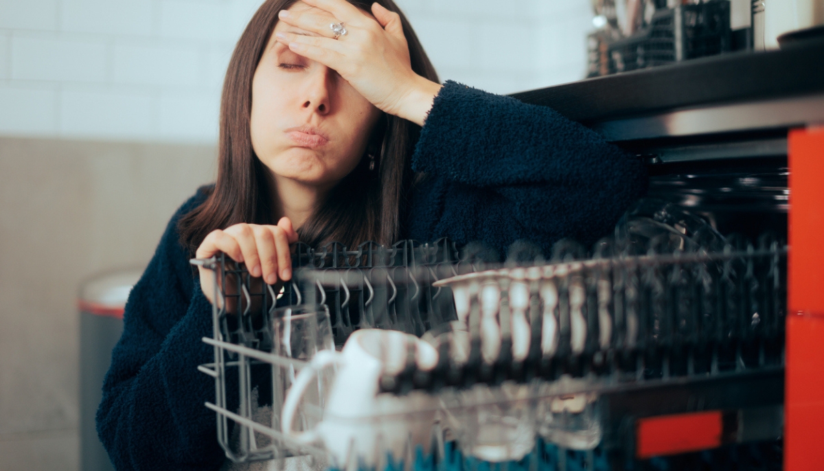 7 Reasons Why Your Dishwasher Isn’t Cleaning Right (and How to Fix It