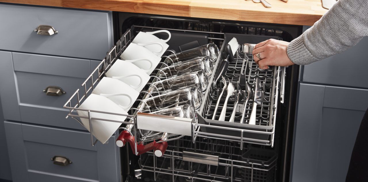 Bosch Vs. KitchenAid Dishwashers - Which one is Better?