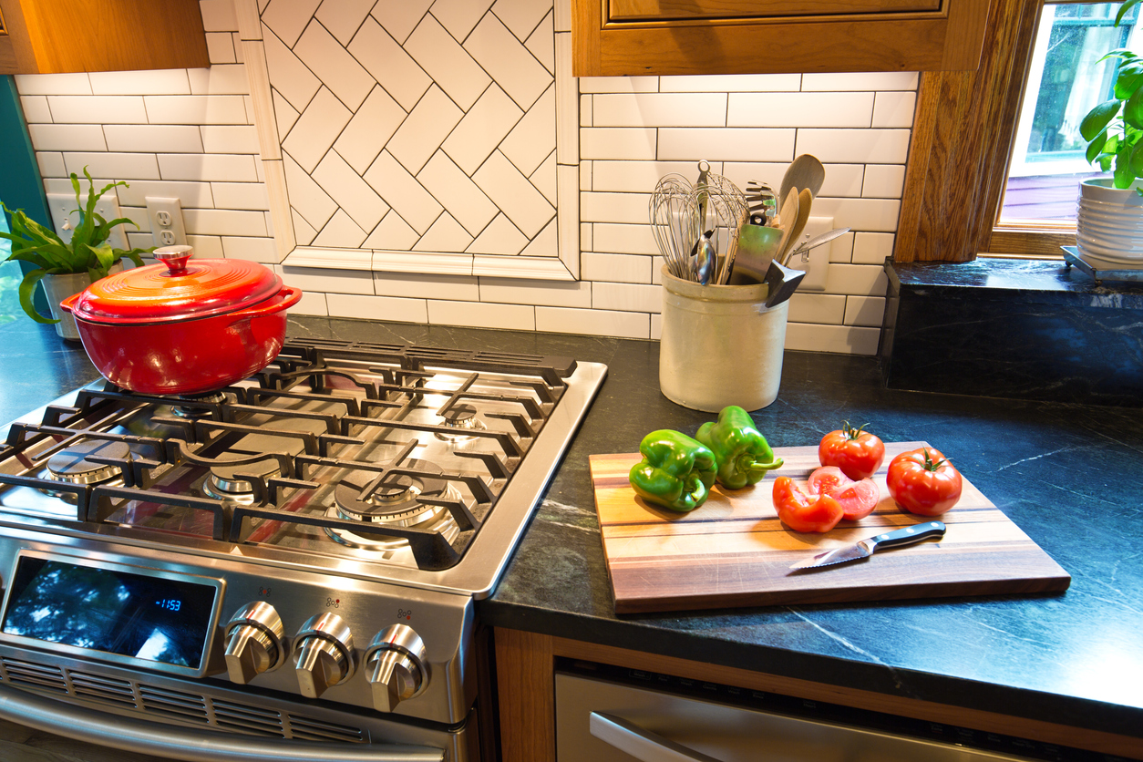 Range vs Cooktop With Wall Oven For Kitchen Remodel [Which is Best