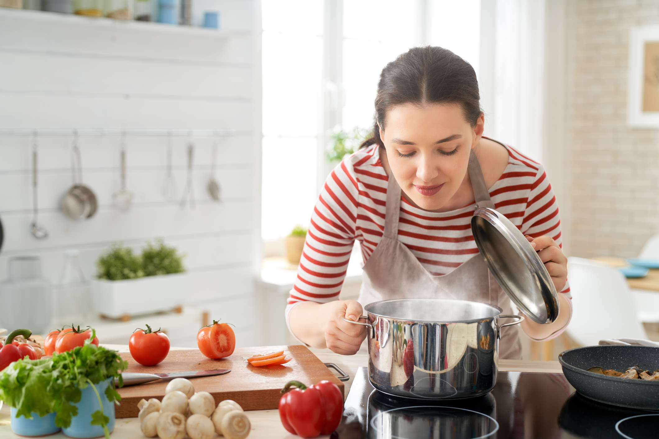 Electric (Induction, Ceramic-Glass, Coils) vs. Gas Cooktops, Including the  Pros and Cons of Each - Dengarden