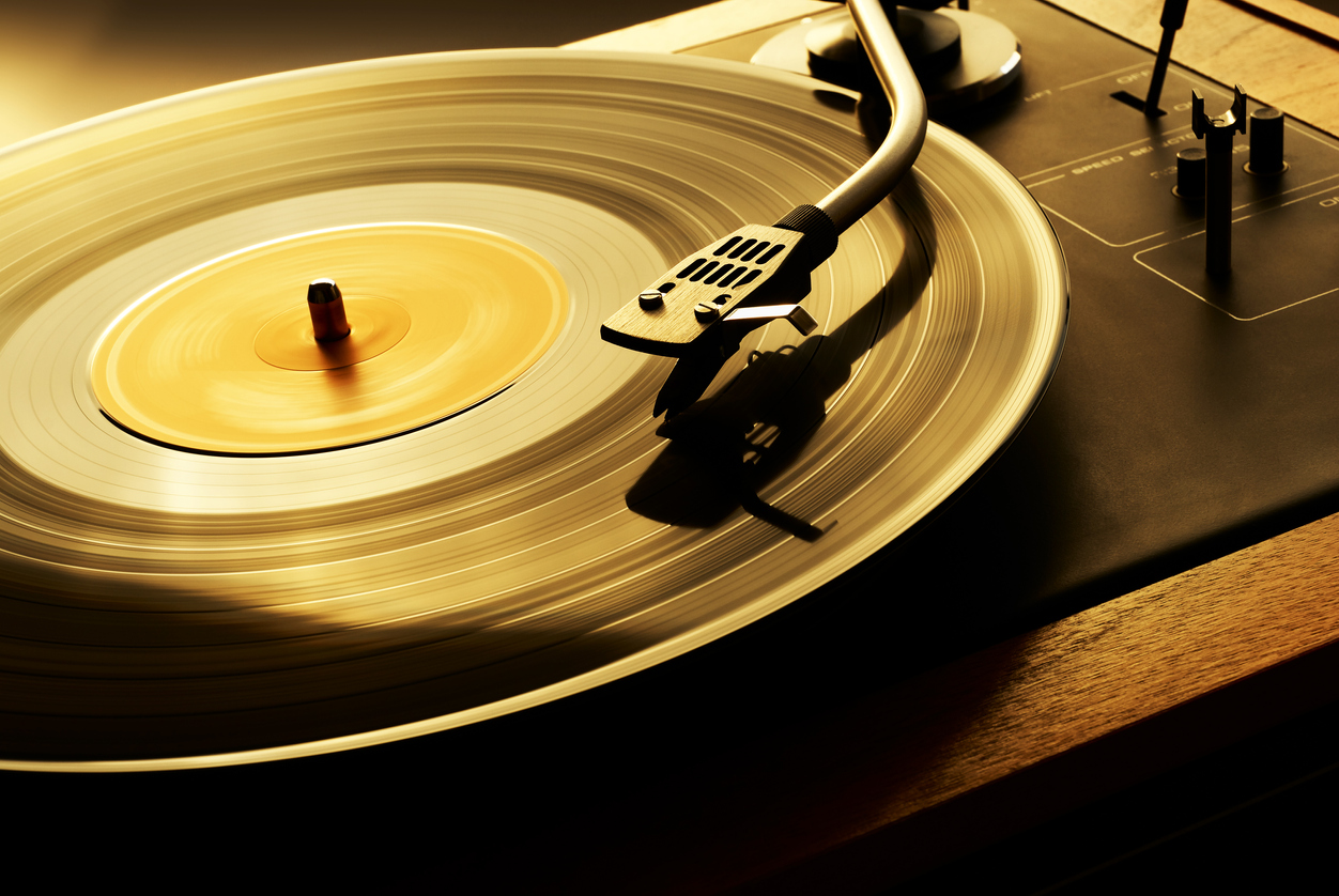 kalv omfavne rør How to Start Listening to Vinyl Records | Direct Appliance