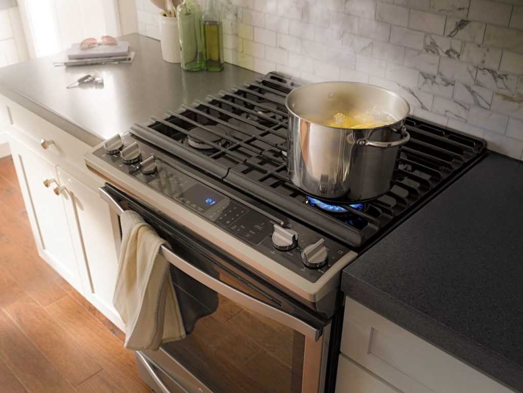 Aménagement cuisine : la cuisson au gaz, nouvelles gazinières - Côté Maison