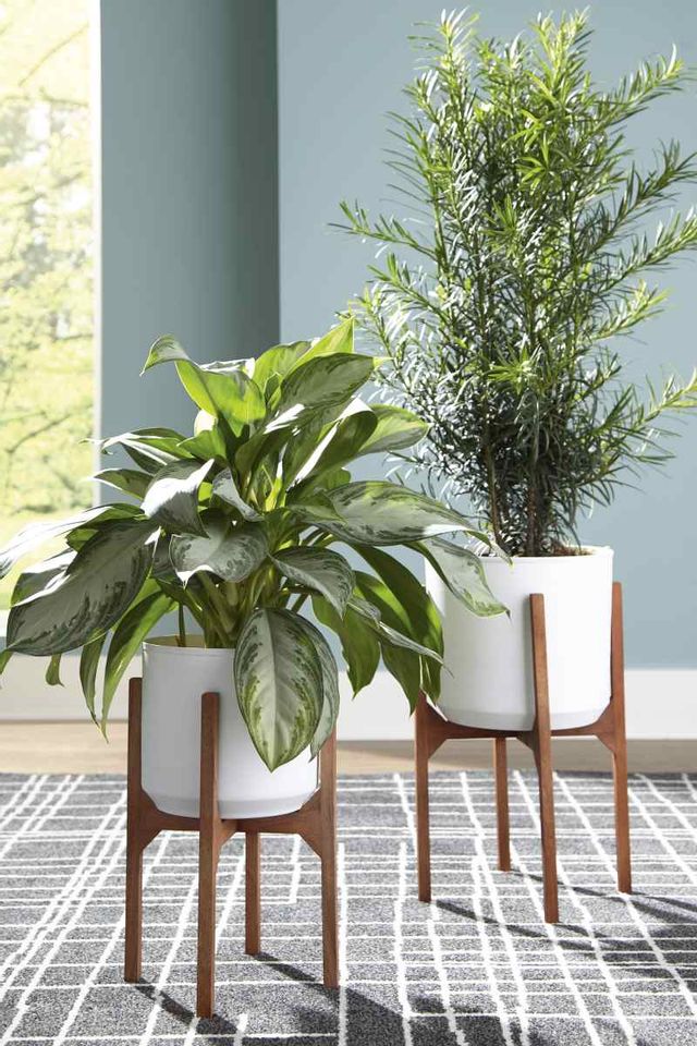Signature Design by Ashley® Dorcey Set of 2 White/Brown Planters 2