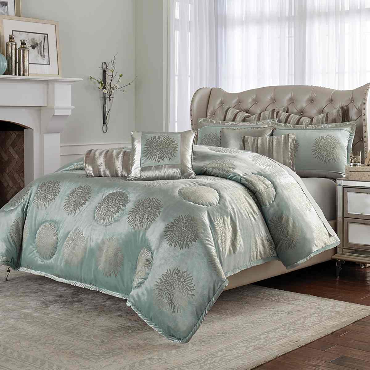 Michael Amini® Regent 10-Piece Blue King Comforter Set | iHome Furniture