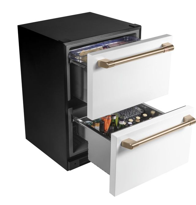 Réfrigérateur sous le comptoir de 24 po Cafe™ de 5,7 pi³ - Blanc mat 1