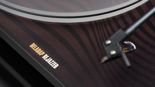 Pro-Ject Primary DelaDap Wave Turntable 2