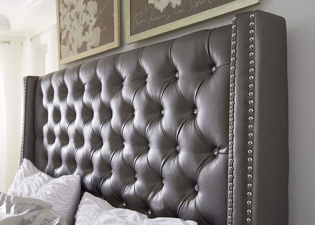 Signature Design by Ashley® Coralayne Gray Queen Upholstered Bed 1