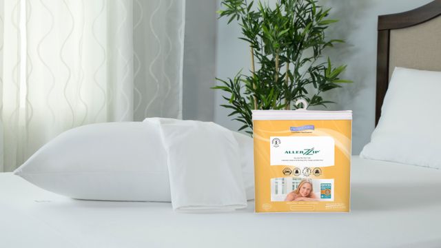 Protect-A-Bed® Originals White AllerZip® Queen Pillow Protector 1