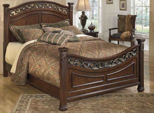 Signature Design by Ashley® Leahlyn Warm Brown Queen Panel Bed 1