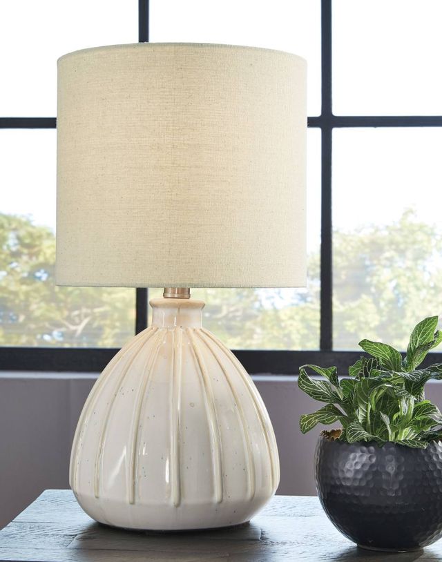 Signature Design by Ashley® Grantner 2-Piece Off-White Table Lamp Set 3