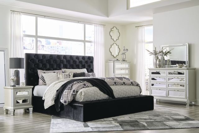 Signature Design by Ashley® Lindenfield Black Queen Upholstered Bed with Storage 16