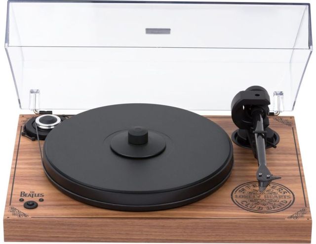Pro-Ject 2Xperience SB Sgt. Pepper Walnut Turntable 2