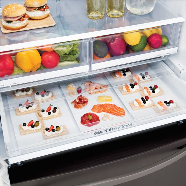 Réfrigérateur à portes françaises de 36 po LG® de 27,9 pi³ - Acier inoxydable noir 7