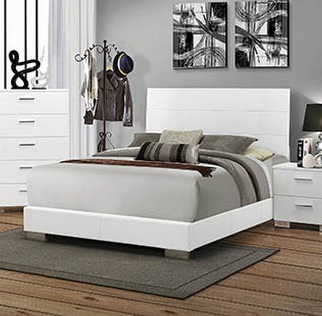 Coaster® Felicity Glossy White Queen Bed 1
