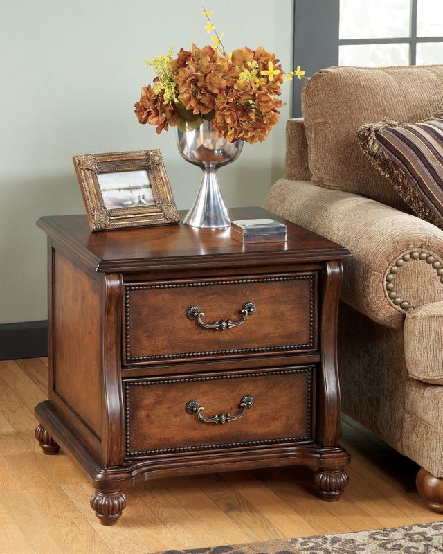 Signature Design by Ashley® Shelton Dark Brown End Table 2