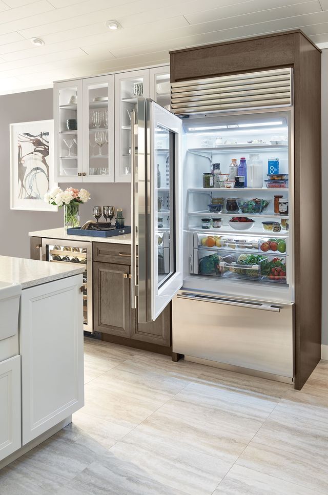 Sub-Zero® 21.6 Cu. Ft. Built In Bottom Freezer Refrigerator 5