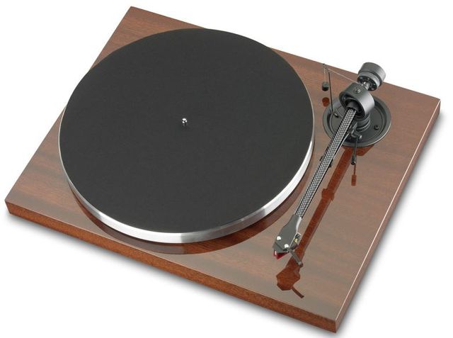 Pro-Ject Classic Line Turntable-1Xpression Carbon Classic. Finish Options: Gloss Piano Black, Mahogany, Olive Wood. 