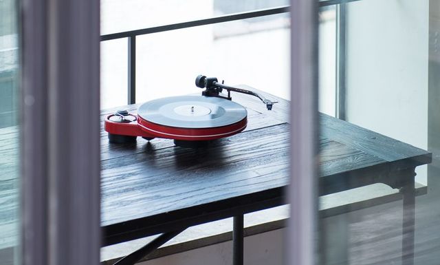 Pro-Ject RPM Line High Gloss Red Manual Turntable 2