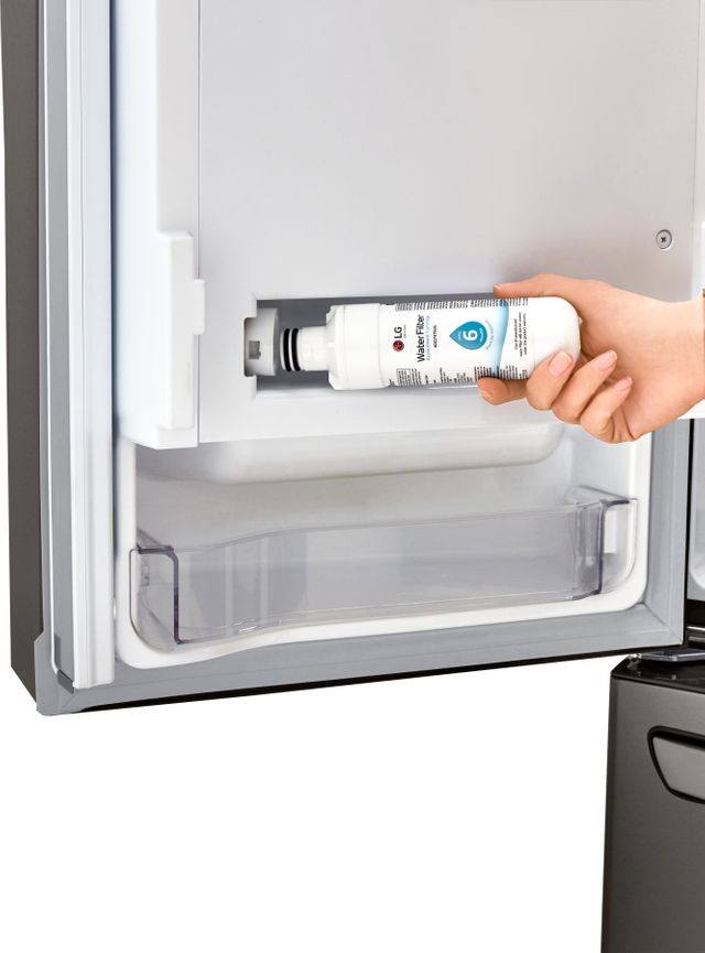 Réfrigérateur à portes françaises de 36 po LG® de 29,7 pi³ - Acier inoxydable résistant aux traces de doigts 8