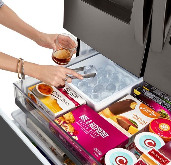 Réfrigérateur à portes françaises de 36 po LG® de 29,7 pi³ - Acier inoxydable noir résistant aux traces de doigts 11