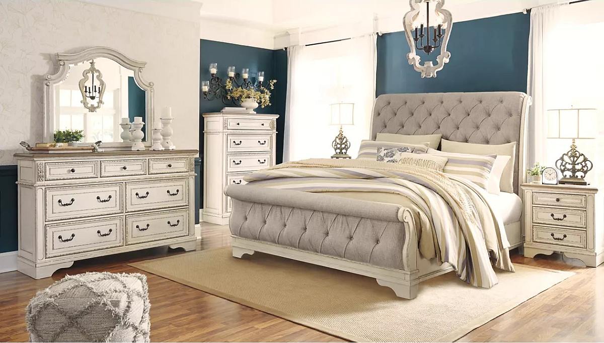 Signature Design by Ashley® Realyn Chipped White 4 Piece King Sleigh Bedroom Set