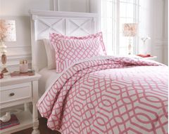 Signature Design by Ashley® Loomis Pink 2-Piece Twin Comforter Set