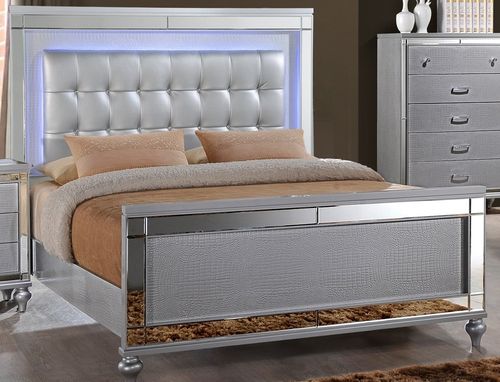 New Classic® Home Furnishings Valentino Silver Queen Upholstered Bed