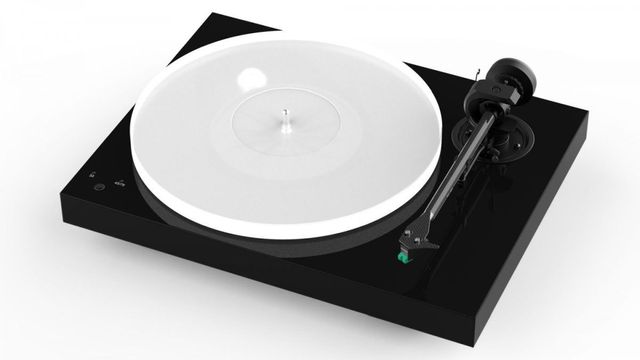 Pro-Ject High Gloss Black Turntable 0