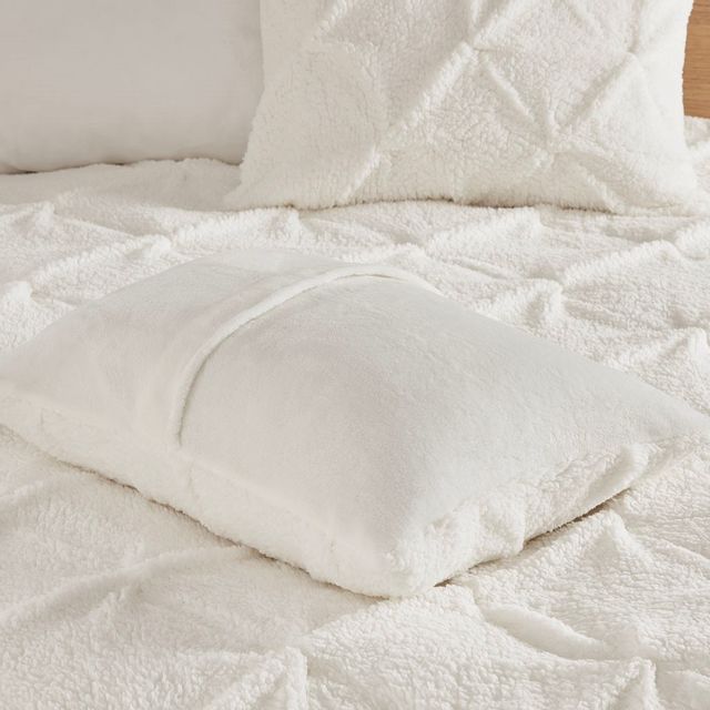 True North by Sleep Philosophy Addison Full/Queen Ivory Pintuck Sherpa Down Alternative Comforter Set