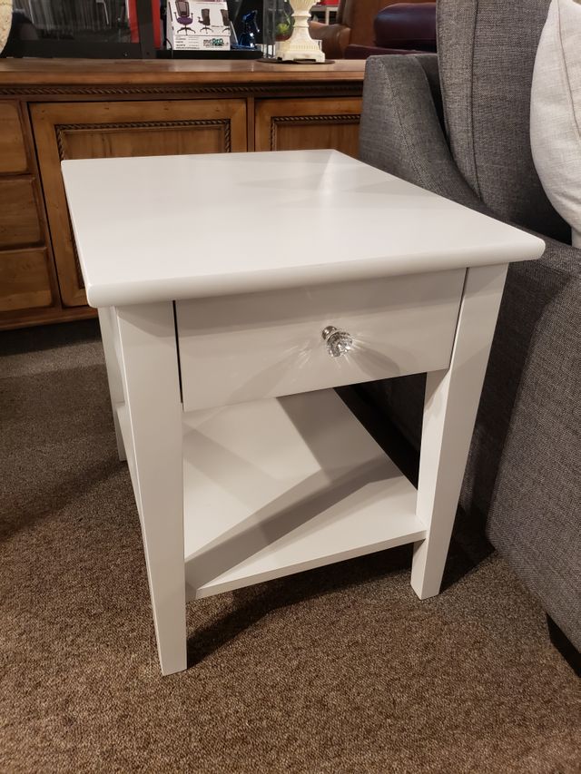 Durham Furniture End Table w/Drawer & Shelf- Solid Accents 0