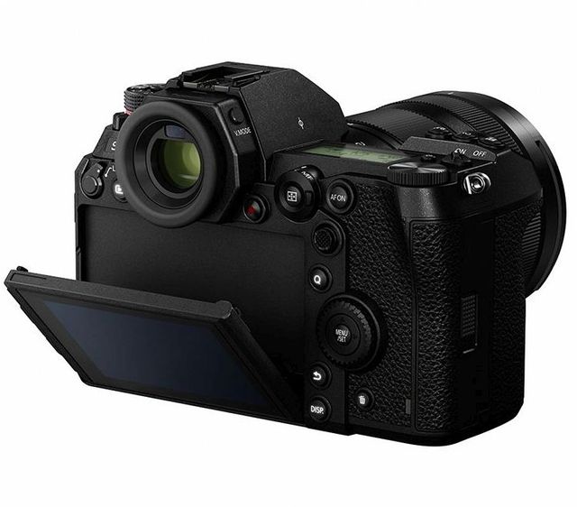 Panasonic® LUMIX S1R 47.3MP Digital Mirrorless Camera Kit 4