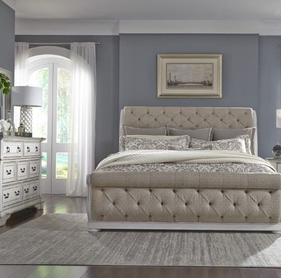 Liberty Abbey Park 3-Piece Antique White Queen Upholstered Sleigh Bed Set 6